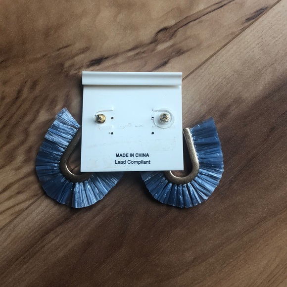 💖HP 4/6💖Cara light blue tassel  earrings. - Picture 5 of 5